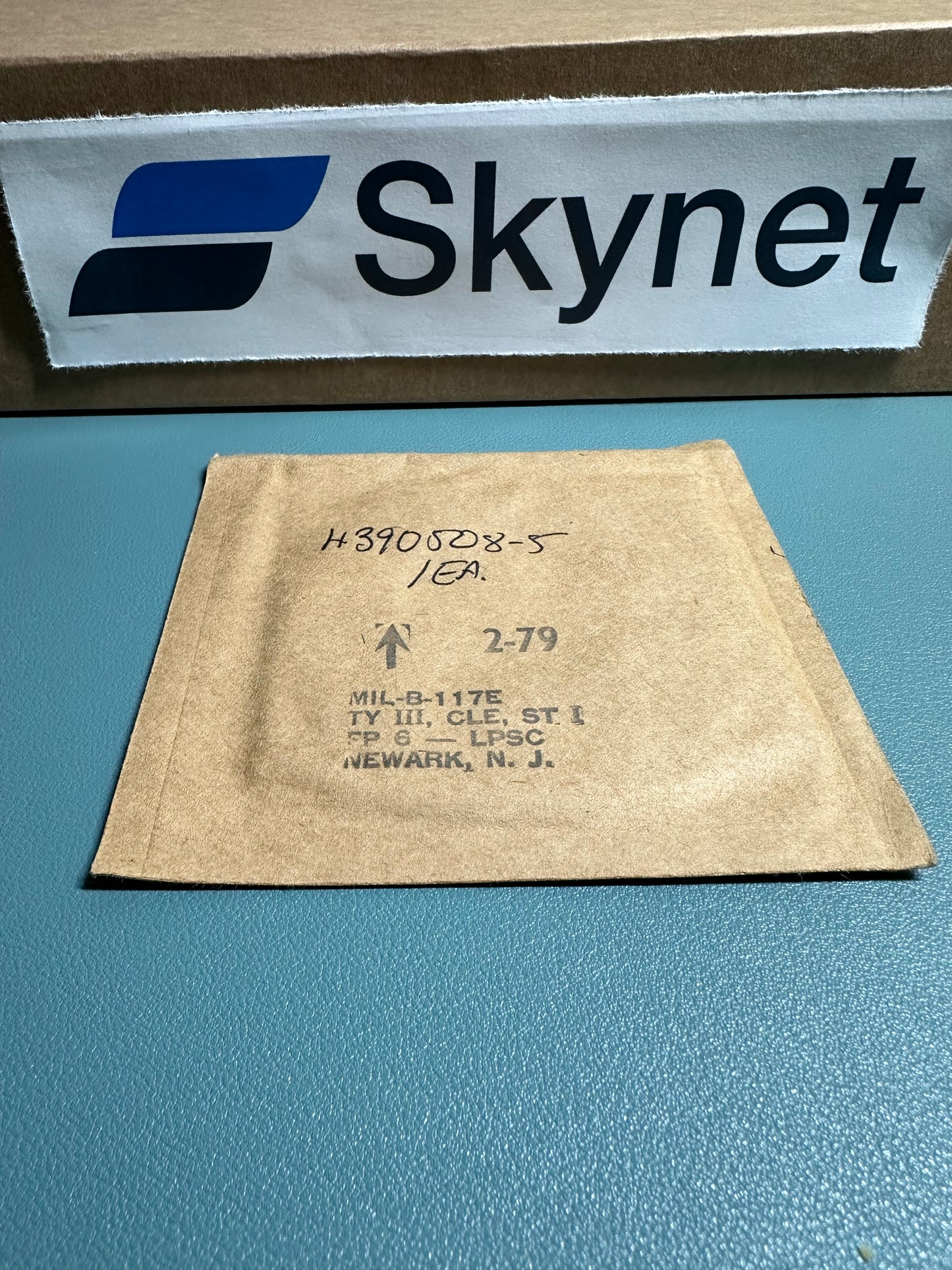 4390508-5